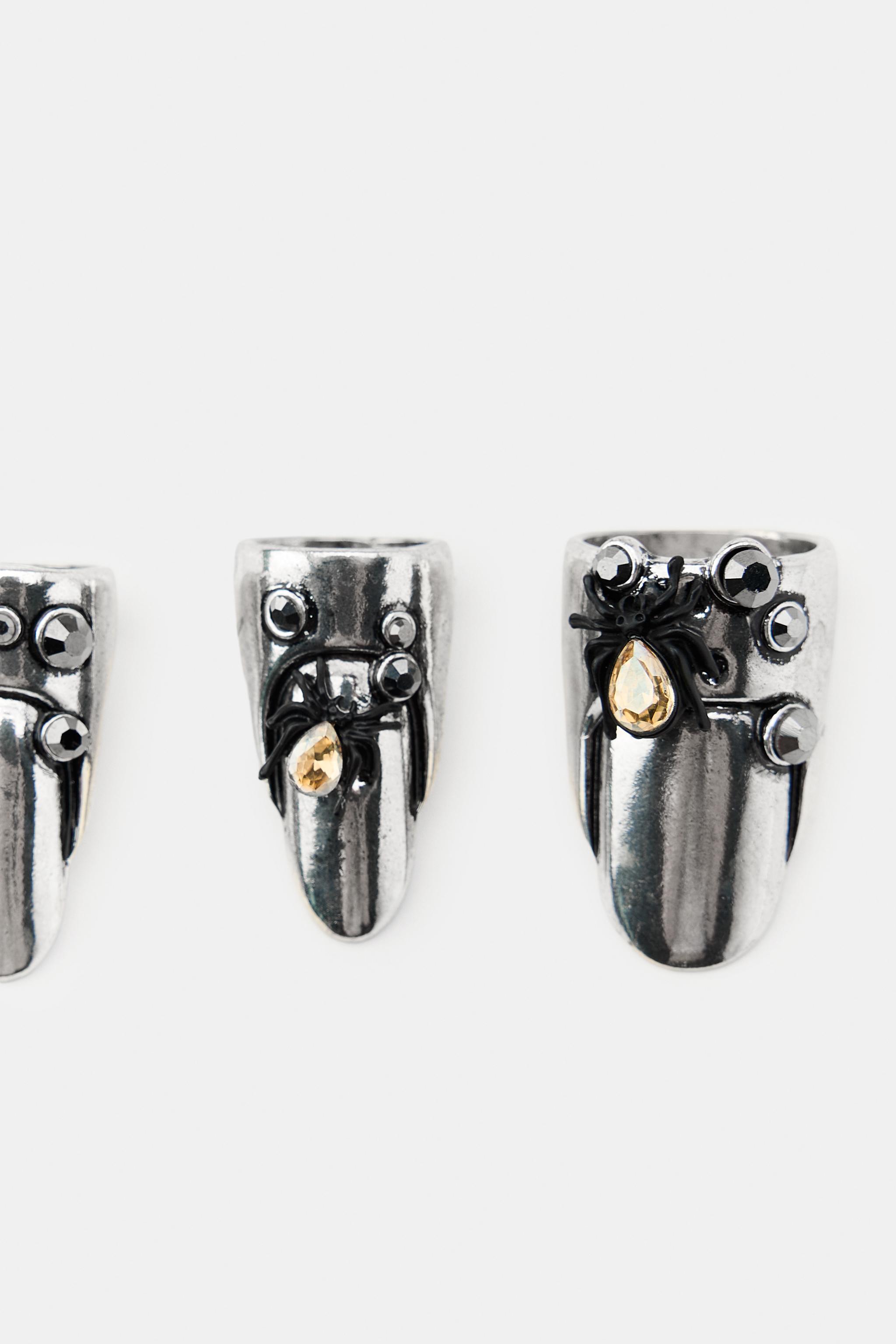 PACK OF METALLIC NAILS